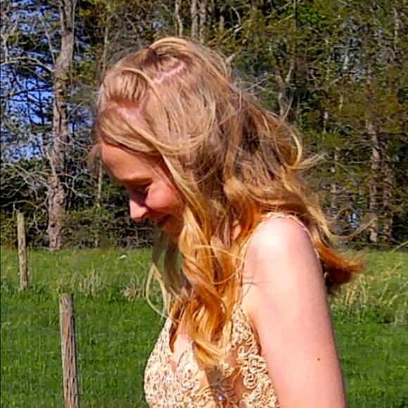 Meet your Posher, Alexis - Picture 1 of 3